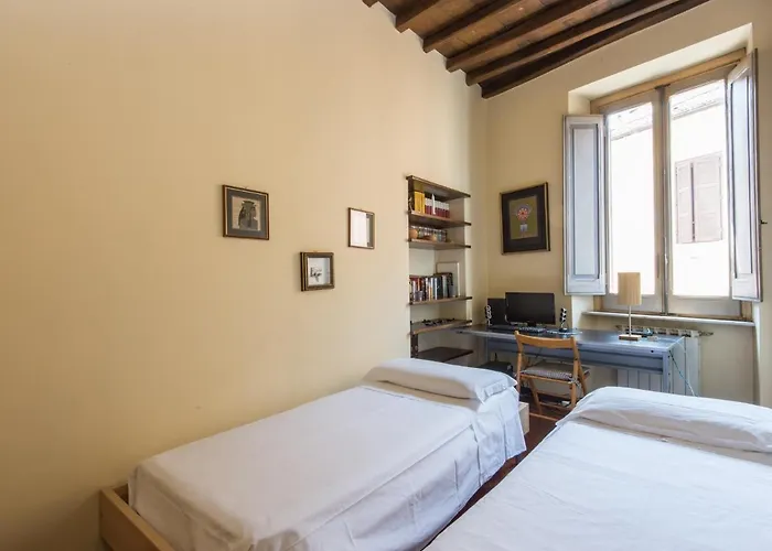 Piazza Navona Charming Apartment *